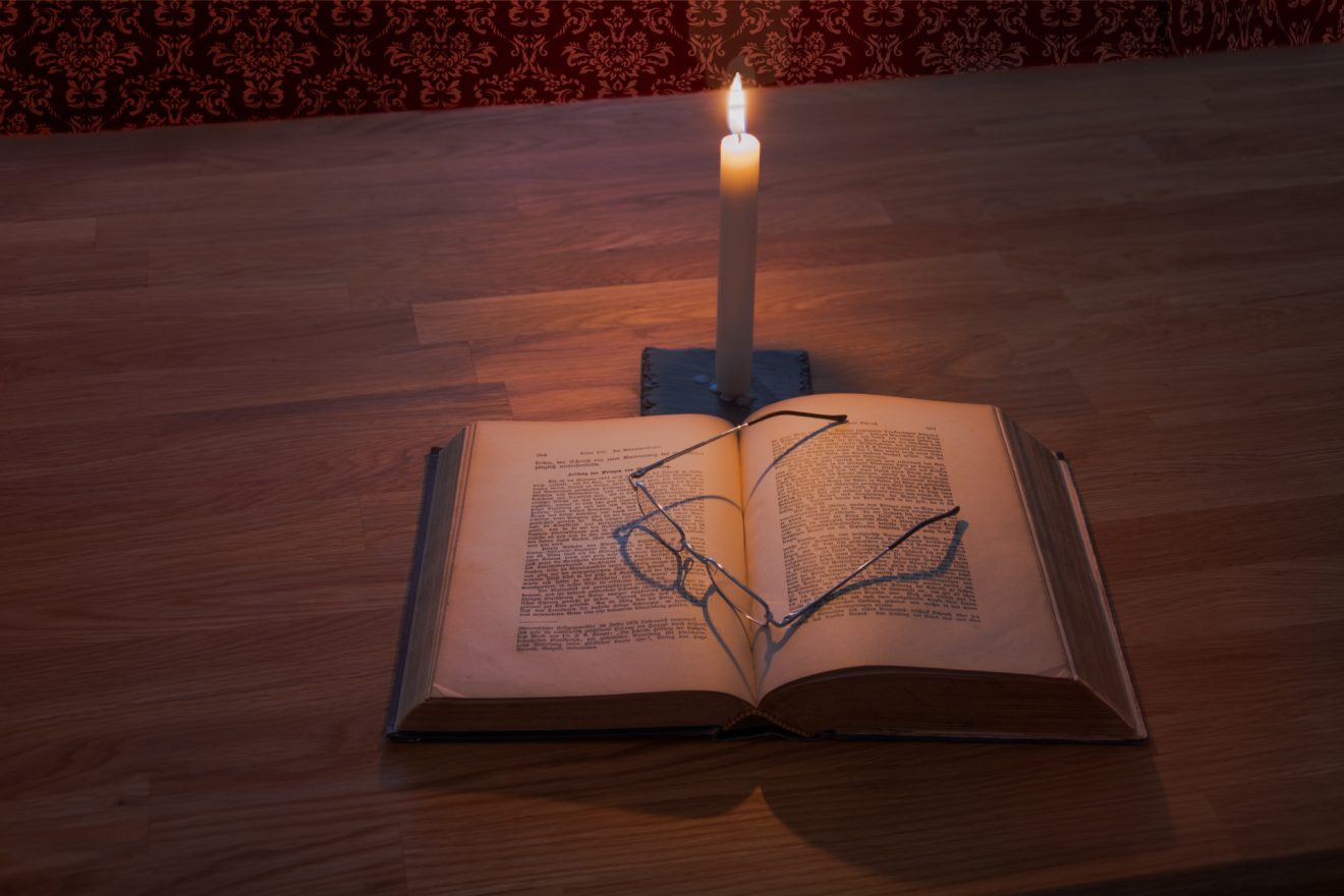 bible-candle-candlelight-256560